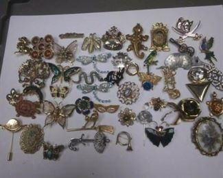 https://www.ebay.com/itm/124267482163	WL3024 USED VINTAGE COSTUME JEWELRY LOT OF 46 BROOCHS & PINS	Auction	 Starts After 6PM 07/22/2020 
