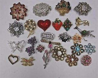 https://www.ebay.com/itm/114314457541	WL3025 USED VINTAGE COSTUME JEWELRY LOT OF 27 RHINESTONE BROOCHS	Auction	 Starts After 6PM 07/22/2020 
