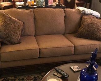 https://www.ebay.com/itm/114315411492	WL5011: Large Modern Cloth and Wood Plush Sofa Local Pickup	Auction	 Starts After 6PM 07/22/2020 
