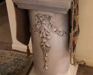 https://www.ebay.com/itm/114315345282	WL5012: Large Column Plant Stand with Filigree Decor Local Pickup	Auction	 Starts After 6PM 07/22/2020 
