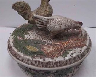 https://www.ebay.com/itm/124270019535 WL3059 USED VINTAGE CERAMIC BOWL WITH LID. DECORATED WITH CHICKEN FARMING THEME. $10.00 WL3 BOX 5 Buy-It_Now  $10.00 