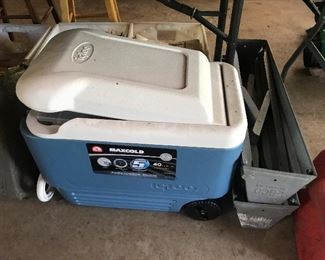 Igloo cooler with wheels