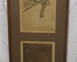 PAIR OF WOOD CUT PRINTS OF BIRDS IN A SINGLE FRAME. EACH IMAGE 10X6". FRAMED UNDER GLASS