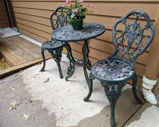 Metal decorative yard table and chairs