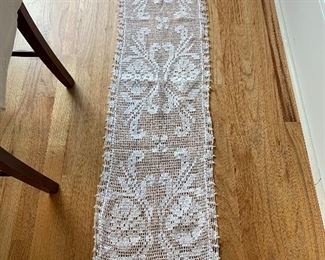 $25 / Beautiful lace table runner, Ask about shipping.