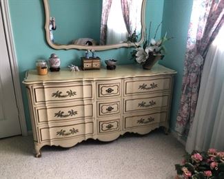 dresser and mirror part of bedroom set