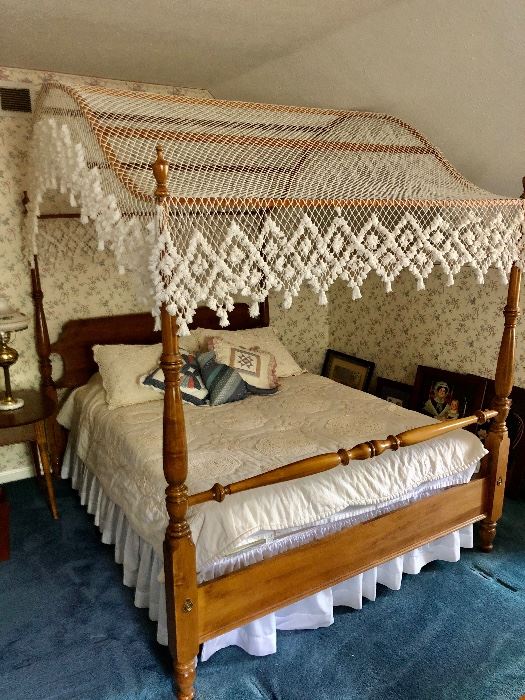 Lovely canopy bed