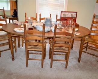 oak dining room table with 6 chairs and a spare!