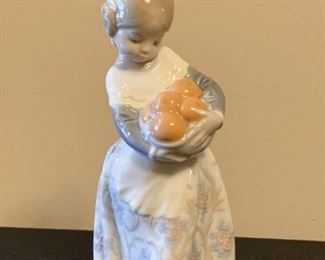 Lot #869 - $65 - Lladro Daisa Figurine