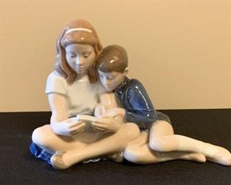 Lot #874 - $70 - Royal Copenhagen Figurine 4670, Sister Reading to Brother, Denmark