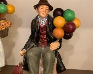 Lot #913 - $35 - Royal Doulton Figurine "The Balloon Man"