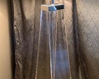 Contemporary Lucite\Acrylic Triangular Floor Lamp	65x18x18	HxWxD	PT111