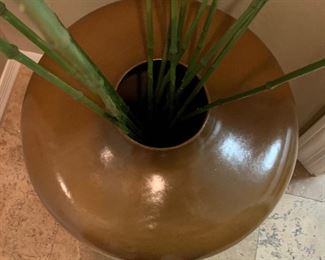 Lg Ceramic Floor Vase w/ BAmboo	22x16.5in Diameter		PT137