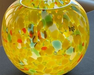 HQT Round Artglass vase Unsigned	6in x 7in Diameter		PT152