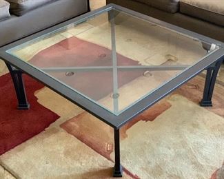 Metal Frame Glass Top Coffee Table	17x41.5x41.5in	HxWxD	PT171