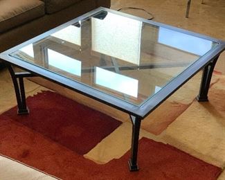 Metal Frame Glass Top Coffee Table	17x41.5x41.5in	HxWxD	PT171