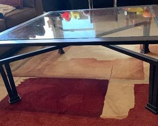 Metal Frame Glass Top Coffee Table	17x41.5x41.5in	HxWxD	PT171