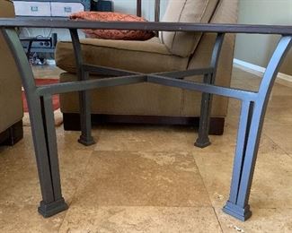 Metal Frame Glass Top Side Table	22x29.5x29.5in	HxWxD	PT172