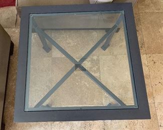Metal Frame Glass Top Side Table	22x29.5x29.5in	HxWxD	PT172