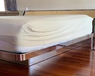 Contemporary Floating Polished Steel King Bed w/ 2 Matching Nights stands Bed: 32x78x101in. Nightstands: 32x38x20.5 HxWxD PT187