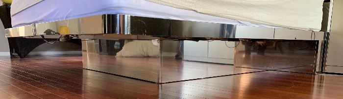 Contemporary Floating Polished Steel King Bed w/ 2 Matching Nights stands	Bed: 32x78x101in. Nightstands: 32x38x20.5	HxWxD	PT187