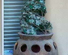 #1 Lg Outdoor Rustic Ceramic & Iron Pot Decor 79in H x 21in Diameter PT213