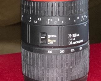 SIGMA Nikon Mount  70-300mm 4-5.6 DL Macro Lens			PT284
