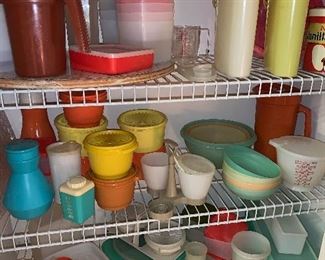 Look at all that vintage Tupperware and Rubbermaid!