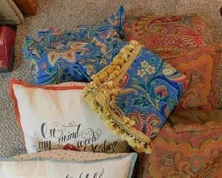Pillows & Tablecloth