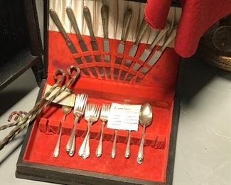 Silverplate flatware w/chest
