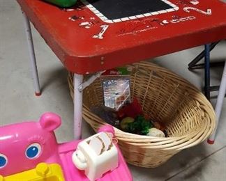 Child's card table & play sink & stove