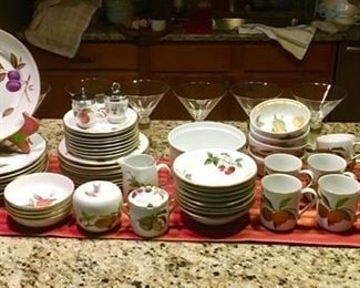 Royal Worcester ‘Evesham’ dinnerware