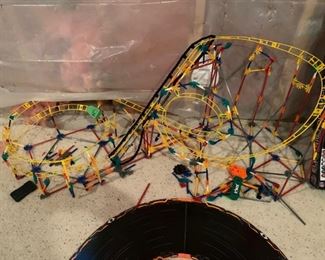 Large set of Knex toy building set