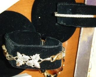 10 K gold,10 K gold bracelet  with tine diamonds 