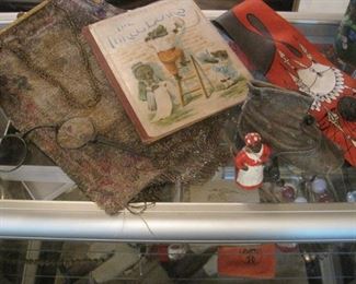 Beaded Purse. Case items.