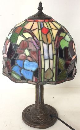 TIFFANY STYLE STAINED GLASS TABLE