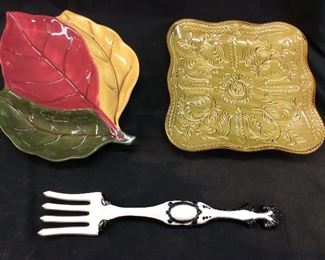 SERVING PLATES/WALL DECOR FORK