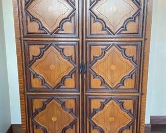 "Zapopan" Armoire/Cabinet by Ebanista