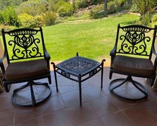 Hannamint chairs & table