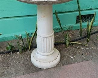 great concrete bird bath. If you are planning on buying garden items PLEASE BRING YOUR OWN DOLLY AND HELP