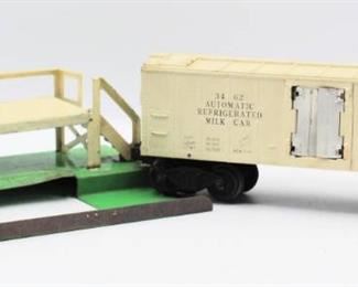 Lionel Train No. 3462 Milk Car and Metal Milk Car Platform