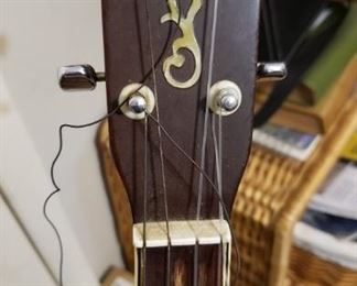 Baritone Uke head
