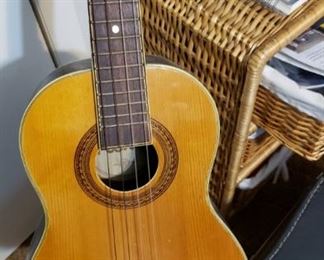 Baritone Uke