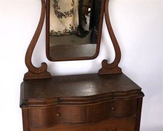 Oak Princess Dresser With Mirror