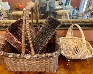 Item 177:  Lot of Assorted Size Baskets:  $12