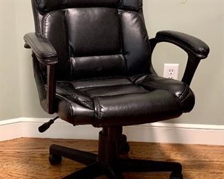 Item 120:  Desk Chair - 25"l x 17.5"w x 35"h:  $65