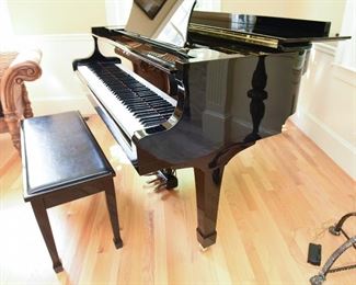 Yamaha C2 Grand Piano  Accepting offers
1999 High gloss ebony finish. Exterior in excellent condition. All keys function properly. Well-maintained. Serial number indicates the piano was made in Japan in 1999. 