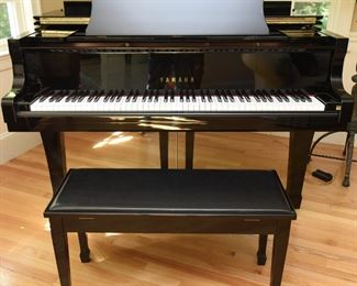 Yamaha C2 Grand Piano  Accepting offers
1999 High gloss ebony finish. Exterior in excellent condition. All keys function properly. Well-maintained. Serial number indicates the piano was made in Japan in 1999. 