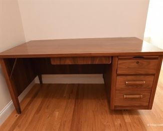 Teak MCM style desk $75
Missing a handle on top right drawer. 5’ x 2’5” x 2’6”