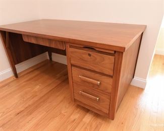 Teak MCM style desk $75
Missing a handle on top right drawer. 5’ x 2’5” x 2’6”